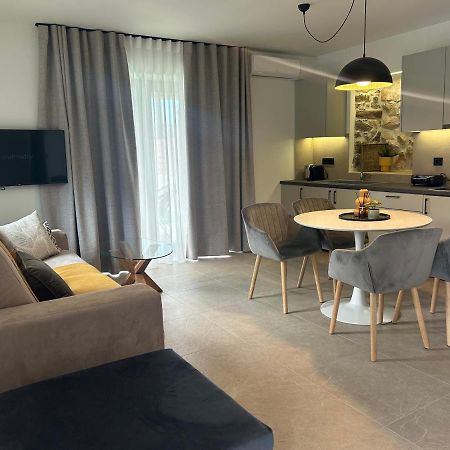 Piedra Luxury Apartments นาฟปลิโอ ภายนอก รูปภาพ