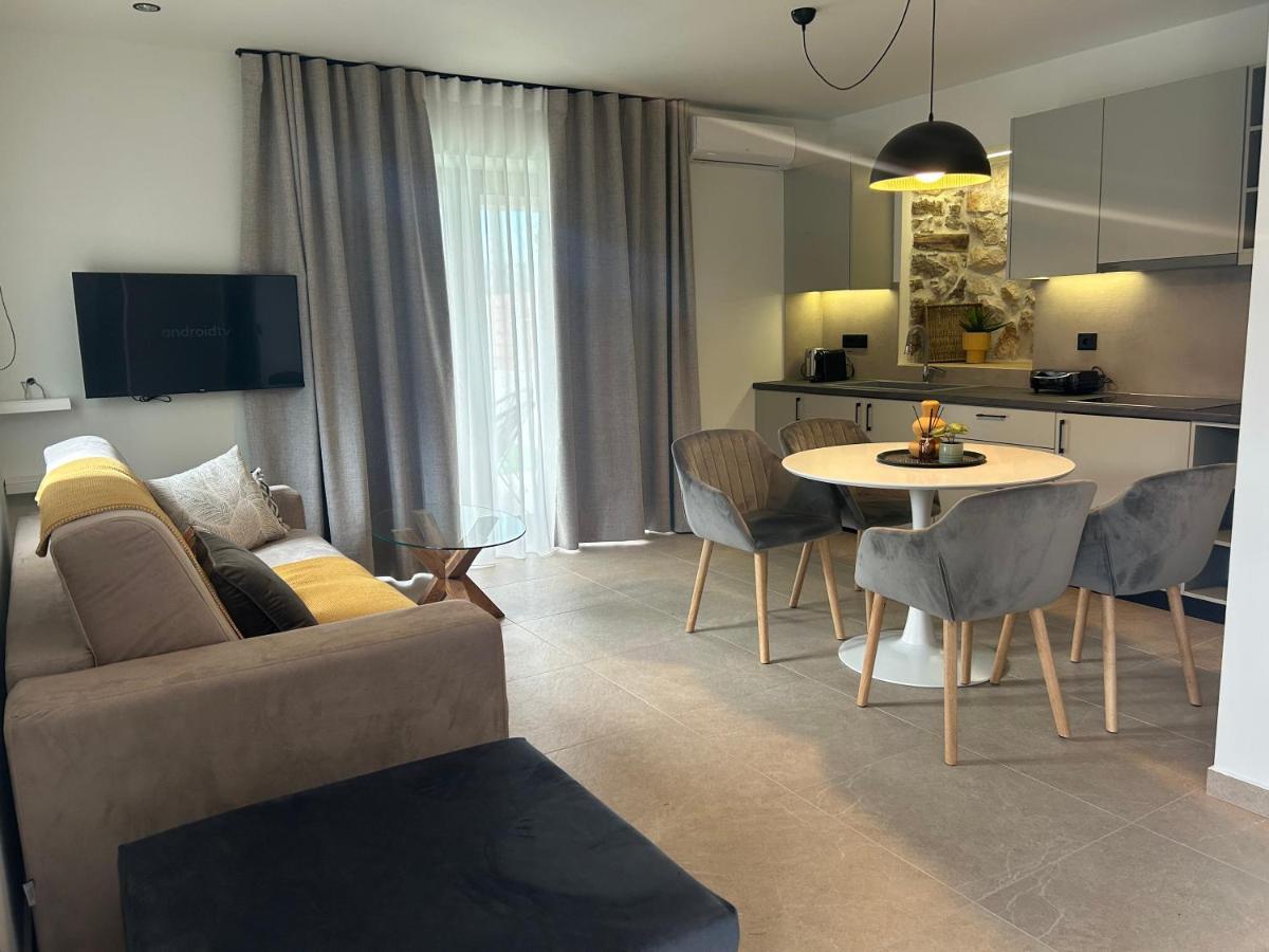 Piedra Luxury Apartments นาฟปลิโอ ภายนอก รูปภาพ