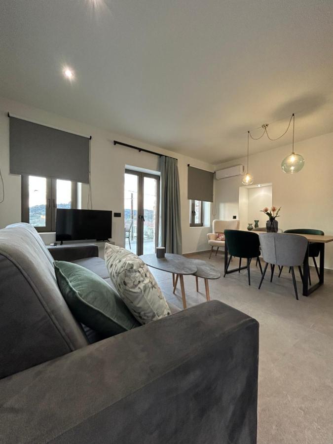 Piedra Luxury Apartments นาฟปลิโอ ภายนอก รูปภาพ